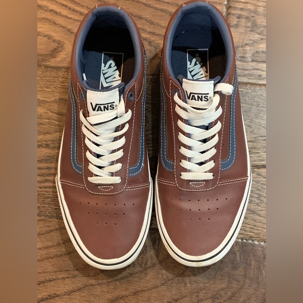 Vans Men's Low-Top Sneakers - size 9.5. Preowned - In excellent condition